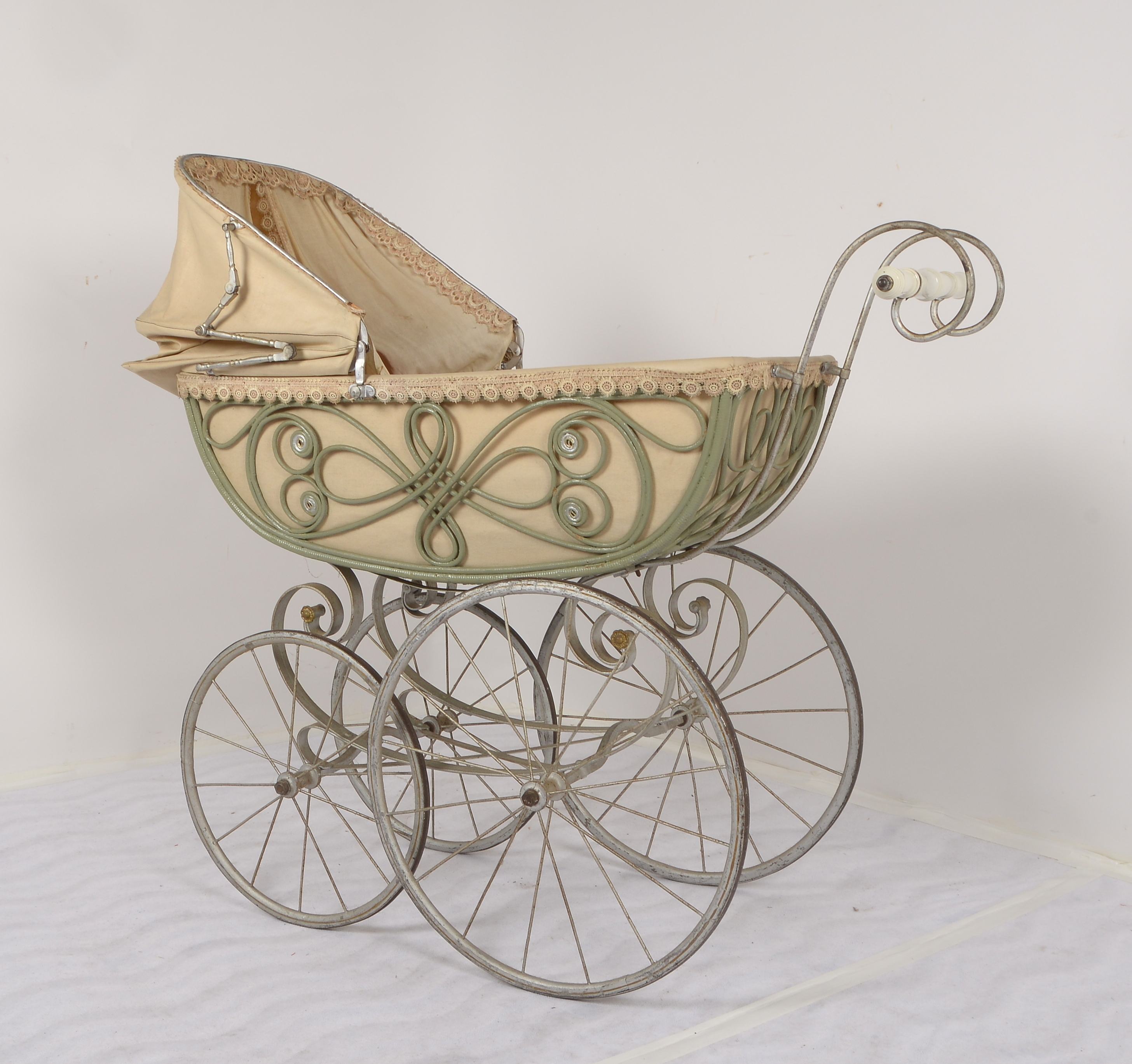 Großer Kinderwagen, Metall Und Rattan - Auctions & Price Archive